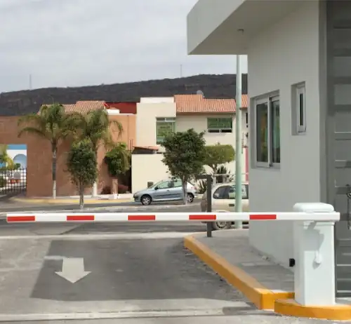 Montaje de cámaras de videovigilancia y enlaces inalámbricos en sitio